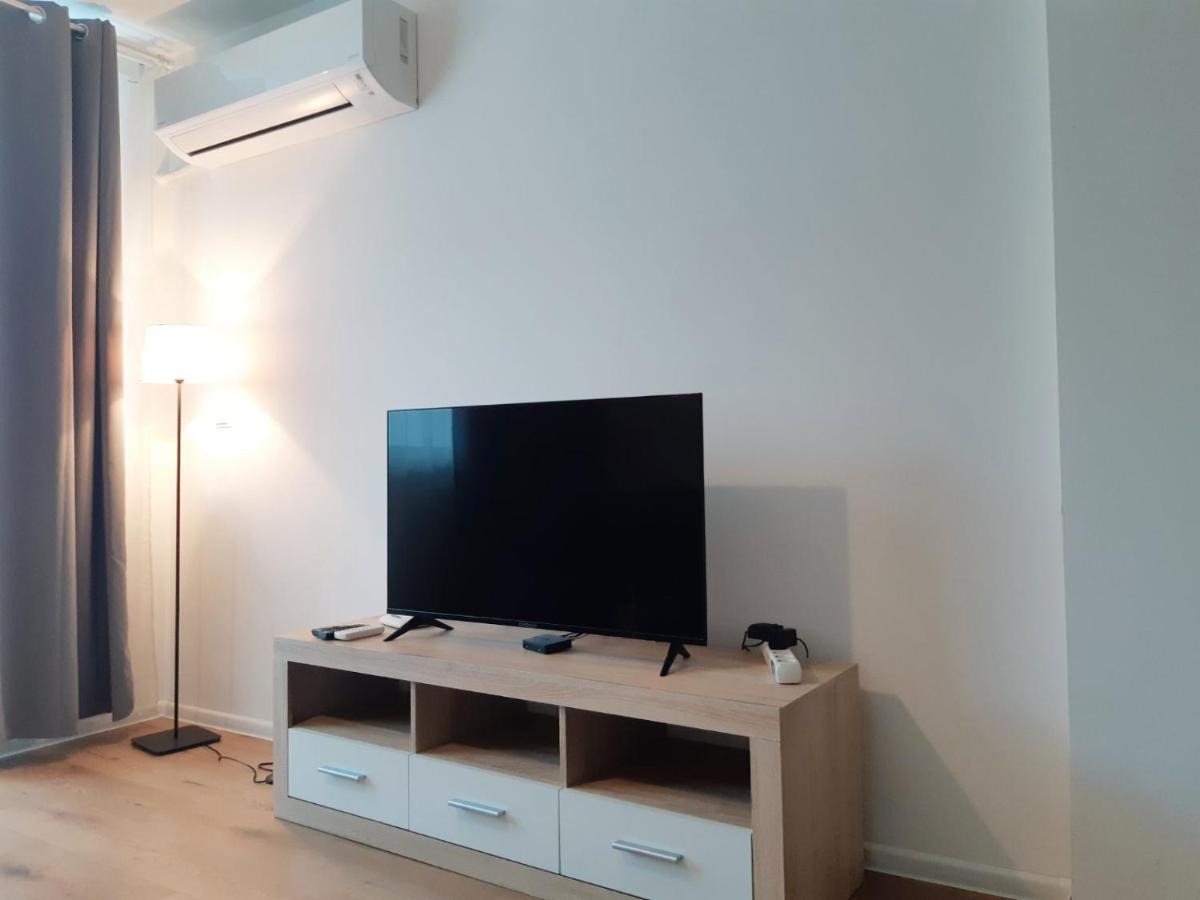 Huge Apartment With A Parking Space In The Same Building Sofia Eksteriør bilde